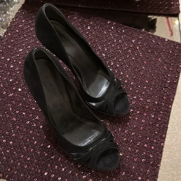 Gucci Bamboo Accent Suede Pumps Women's Size: 6.5